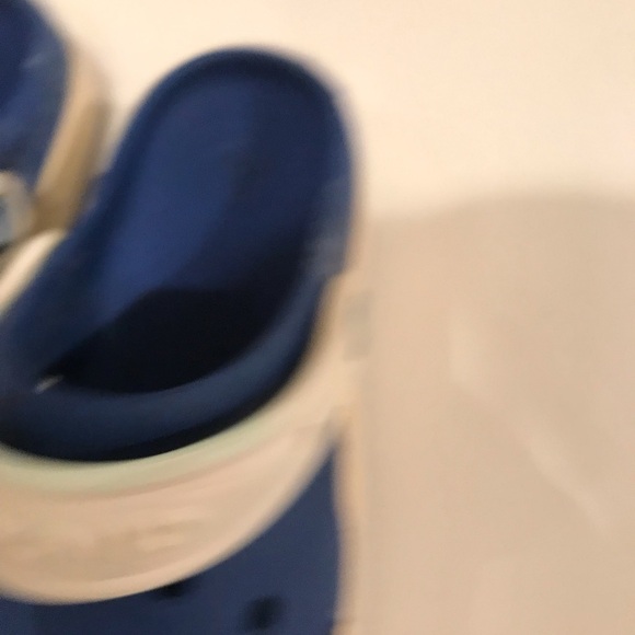 5/15$ Crocs shoes​​ - Picture 6 of 8